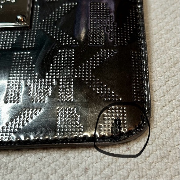 MICHAEL Michael Kors Signature Mirror Metallic Wristlet in Nickel - Picture 2 of 7